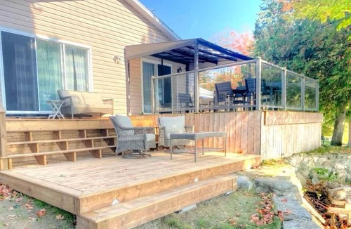 Rideau Lakes House | Bay Breeze | Waterfront Cottage on Sand Lake
