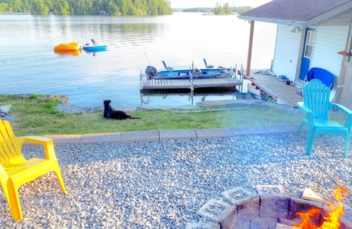 Rideau Lakes House | Bay Breeze | Waterfront Cottage on Sand Lake