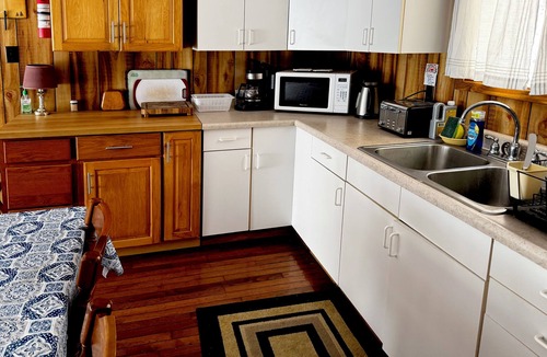 Leeds and the Thousand Islands Cottage | Charleston Lake Front Cottage with boat dock. 4 Bedroom. Pet Friendly!