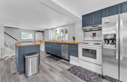 Lyndhurst Cottage | Black Rapids Retreat | Waterfront Cozy Cottage