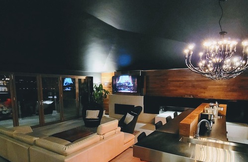 Saint-Nicolas House | Contemporary style with spectacular view 3-4 BR