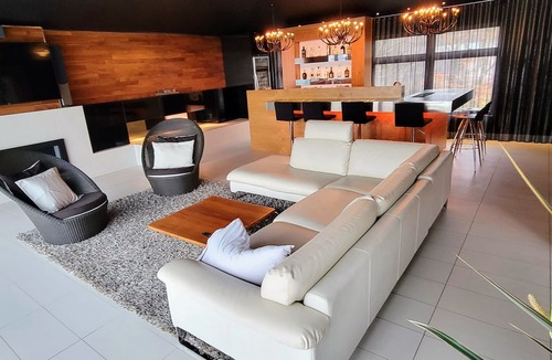 Saint-Nicolas House | Contemporary style with spectacular view 3-4 BR