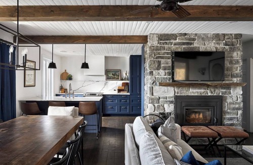 Val-des-Monts House | Stunning Lakefront Cottage with Breathtaking Views