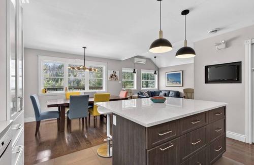 Wentworth-Nord House | Chalet Flora | HotTub | Lake | Kayaks & Paddle SUP