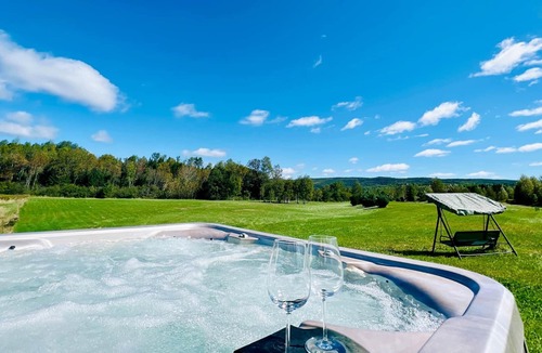 Trois-Rives Ski Chalet | Luxurious and Private Chalet Le Million