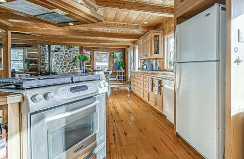 Notre-Dame-de-la-Merci House | River Rock: Escape in nature