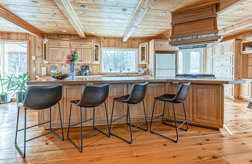 Notre-Dame-de-la-Merci House | River Rock: Escape in nature