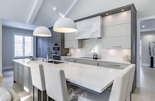 Clarkson-Lorne Park House | Private Estate Living on Hidden Grove Lane
