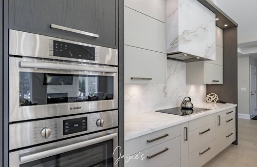 Clarkson-Lorne Park House | Private Estate Living on Hidden Grove Lane