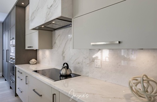Clarkson-Lorne Park House | Private Estate Living on Hidden Grove Lane