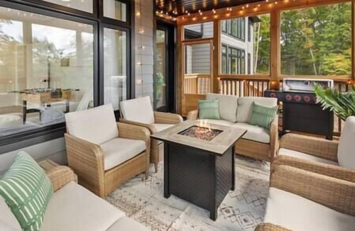 Dwight House | Northern Lights Muskoka w/Hot Tub & Pool Table