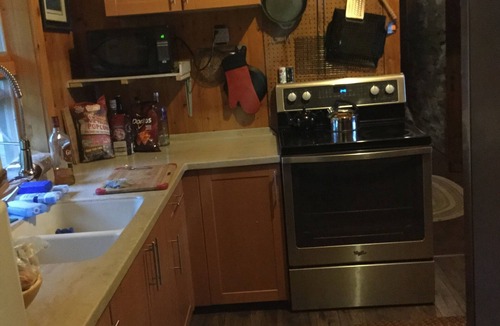 Jumbo Island Cottage | McGregor Bay Heritage Log Lodge Pet Friendly