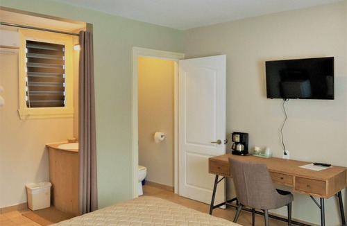 Little Current Hotel | Hawberry Motel