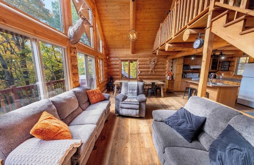 Notre-Dame-Auxiliatrice-de-Buckland Ski Chalet | Round Wooden Chalet | L'Antaya
