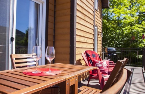 Notre-Dame-Auxiliatrice-de-Buckland Ski Chalet | Spa, Pool table, Mountain | Chalet Avalanche