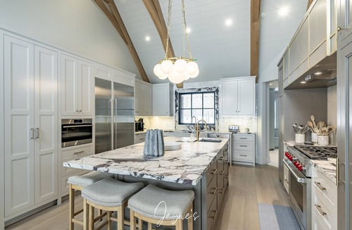 Gravenhurst Cottage | 8 bed 8 bath cottage on Morrison Lake