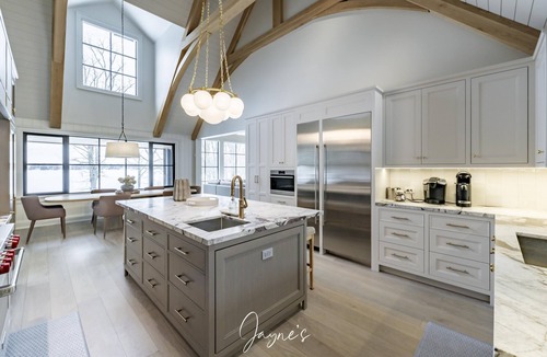 Gravenhurst Cottage | 8 bed 8 bath cottage on Morrison Lake