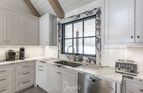 Gravenhurst Cottage | 8 bed 8 bath cottage on Morrison Lake