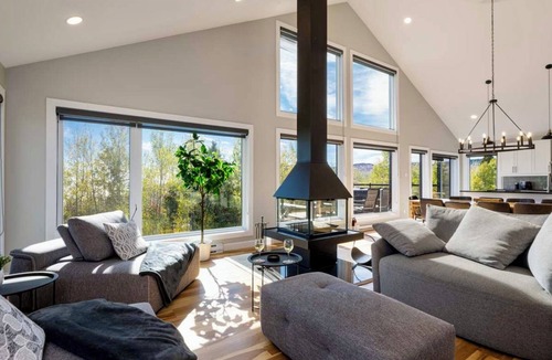 Petite-Riviere-Saint-Francois Ski Chalet | Ski & relax with a view of the river - L'Aube Charlevoix