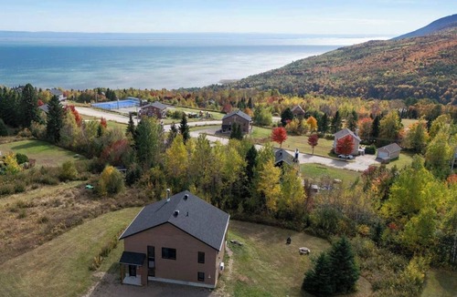 Petite-Riviere-Saint-Francois Ski Chalet | Ski & relax with a view of the river - L'Aube Charlevoix