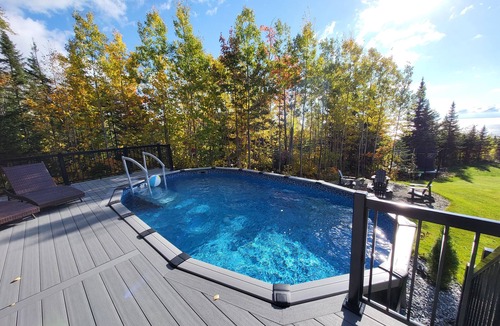 Petite-Riviere-Saint-Francois Ski Chalet | Luxurious cottage with hot tub, heated swimming pool, billiard