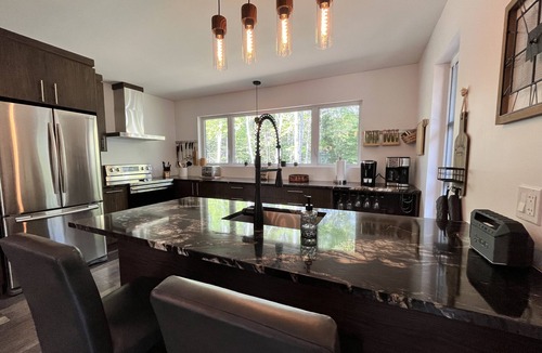 Petite-Riviere-Saint-Francois Ski Chalet | L'Escale de la Martine - Intimacy, SPA and woodland