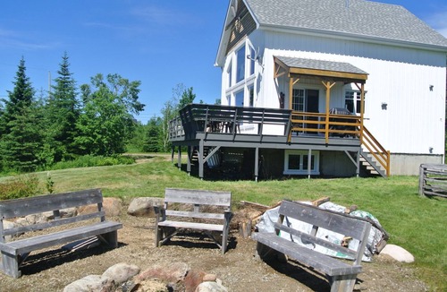 Petite-Riviere-Saint-Francois Ski Chalet | Calm and peaceful getaway between the river and the mountain