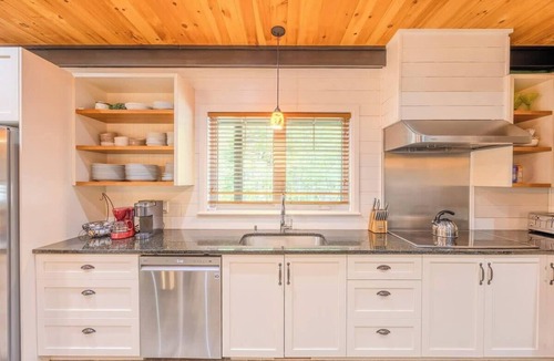 Petite-Riviere-Saint-Francois Ski Chalet | Maison Eden | Spa & Sauna | Massif de Charlevoix
