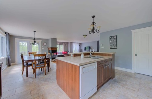 Petite-Riviere-Saint-Francois Ski Chalet | L'Escapade - Spa, billard & foyer