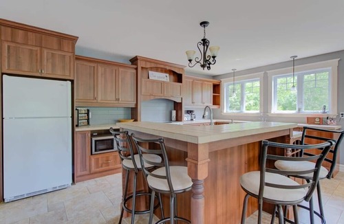 Petite-Riviere-Saint-Francois Ski Chalet | L'Escapade - Spa, billard & foyer