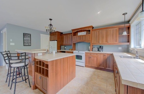 Petite-Riviere-Saint-Francois Ski Chalet | L'Escapade - Spa, billard & foyer
