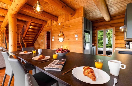 Petite-Riviere-Saint-Francois Ski Chalet | Chalet Bois Rond 10: Hot Tub, Terrace & Views
