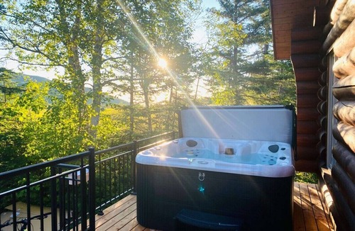 Petite-Riviere-Saint-Francois Ski Chalet | Chalet Bois Rond 10: Hot Tub, Terrace & Views