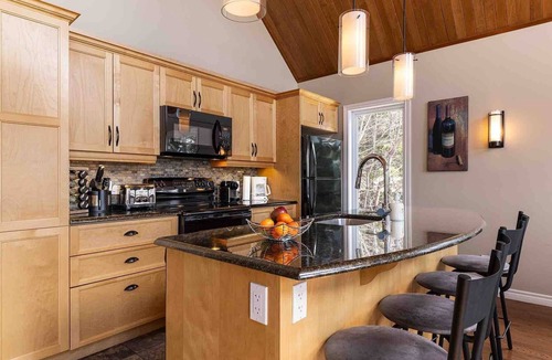 Petite-Riviere-Saint-Francois Ski Chalet | Cardinal du Massif 17: Hot Tub, Views & Terrace
