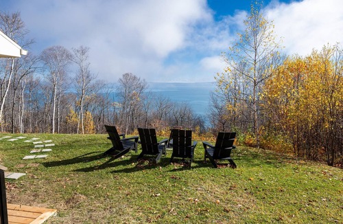Petite-Riviere-Saint-Francois Ski Chalet | 61B Chalet: Hot Tub, River Views & Wood Accents