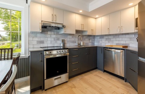 Petite-Riviere-Saint-Francois Condo | Condo 1114: River Views & Summer Magic