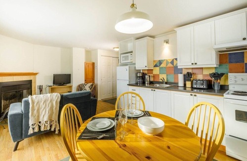Petite-Riviere-Saint-Francois Condo | Entre Ciel et Fleuve 26C Cozy condo ambiance, Pool