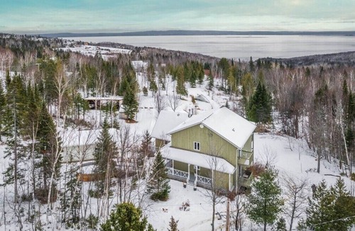 Petite-Riviere-Saint-Francois Condo | Entre Ciel et Fleuve 26C Cozy condo ambiance, Pool