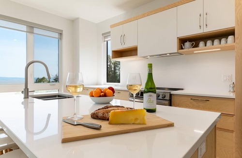 Petite-Riviere-Saint-Francois Ski Chalet | Vigie du St-Laurent 86: Stunning Views & Hot Tub