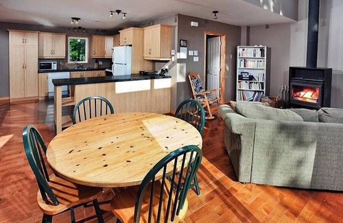Petite-Riviere-Saint-Francois Condo | Mountain refuge in a wild atmosphere