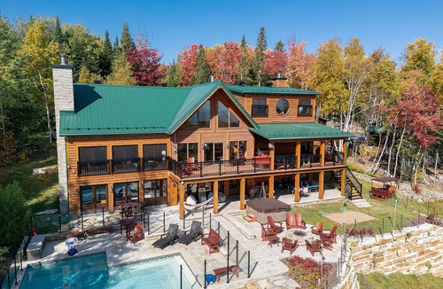 Petite-Riviere-Saint-Francois Ski Chalet | Spa offering a breathtaking panorama