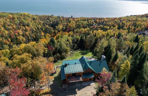 Petite-Riviere-Saint-Francois Ski Chalet | Spa offering a breathtaking panorama