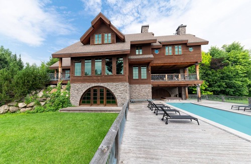 Petite-Riviere-Saint-Francois Villa | Prestigious villa of 6000 square feet
