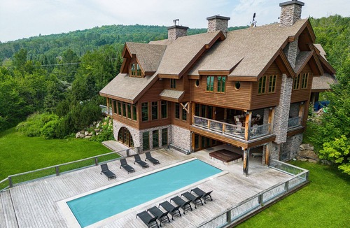 Petite-Riviere-Saint-Francois Villa | Prestigious villa of 6000 square feet