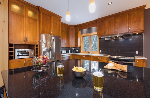 Petite-Riviere-Saint-Francois House | A kitchen where life is good