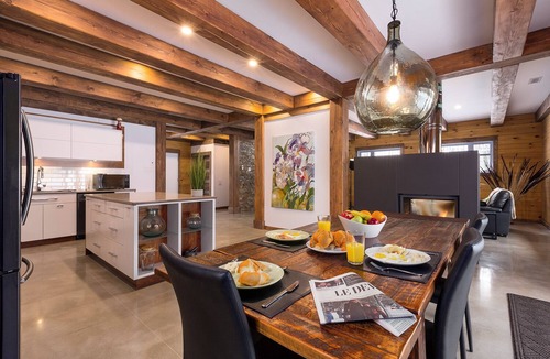 Petite-Riviere-Saint-Francois Ski Chalet | An enchanting garden to relax