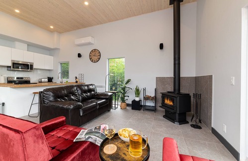 Petite-Riviere-Saint-Francois House | modern and inviting chalet