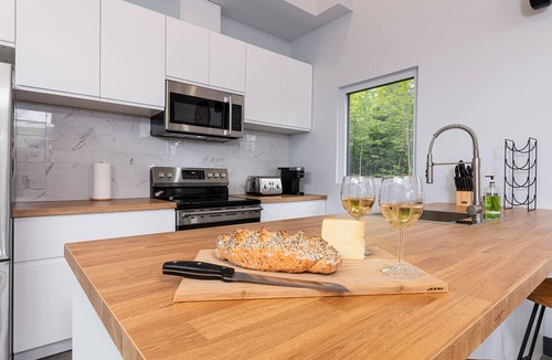 Petite-Riviere-Saint-Francois House | modern and inviting chalet