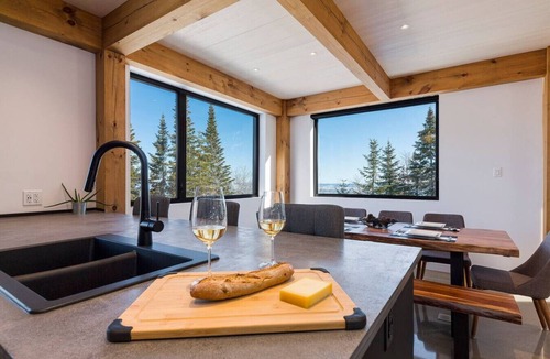 Petite-Riviere-Saint-Francois Ski Chalet | Chalet Valhalla - Views, Hot Tub and Coziness