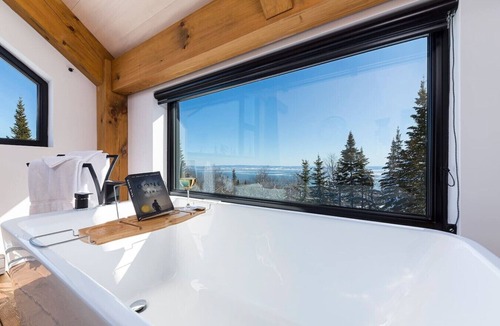 Petite-Riviere-Saint-Francois Ski Chalet | Chalet Valhalla - Views, Hot Tub and Coziness